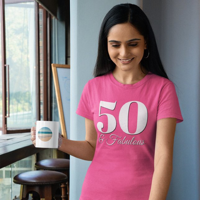 Camiseta Blanco y negro 50 y rosa fabuloso (50 and Fabulous Birthday Tee)
