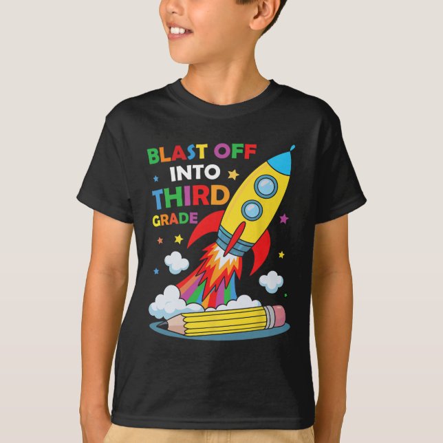 Camiseta Blast Off Into Third Grade First Day Of School  (Anverso)