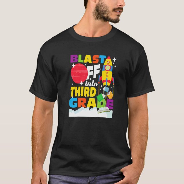 Camiseta Blast Off Into Third Grade  First Day Of School 3r (Anverso)