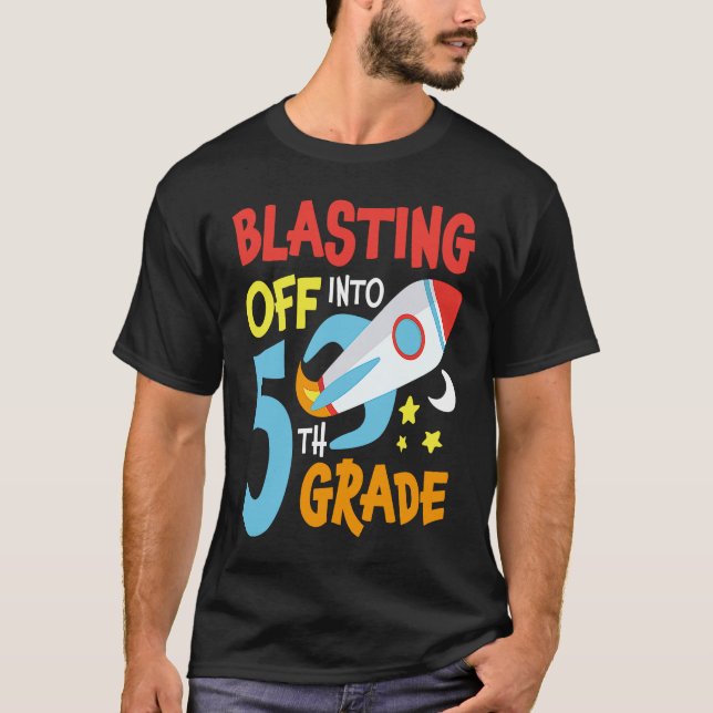 Camiseta Blasting Off Into 5th Grade Back To School Space R (Anverso)