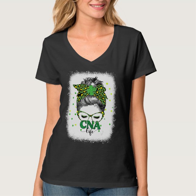 Camiseta Bleached Cna Life Messy Bun Leopard St Patricks Da (Anverso)