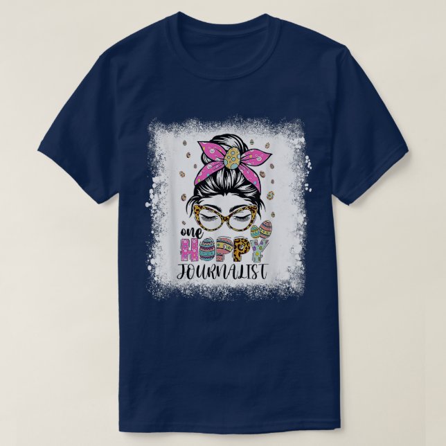 Camiseta Bleached One Hoppy Journalist Bunny Easter Day  (Diseño del anverso)