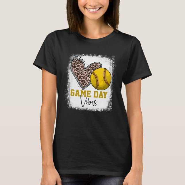 Camiseta Bleached Softball Game Day Vibes Softball Mom Moth (Anverso)