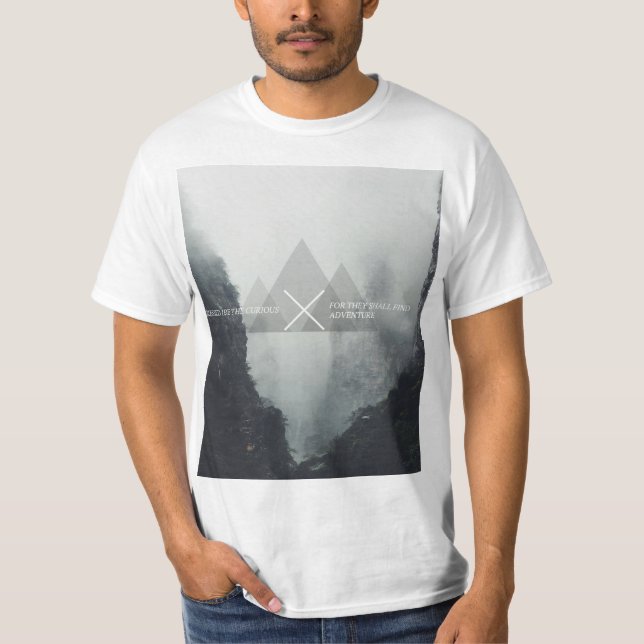 Camiseta Blessed es la curiosa (Anverso)