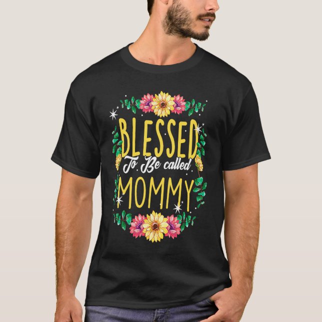 Camiseta Blessed To Be Called Mommy Flowers Grandma Mothers (Anverso)