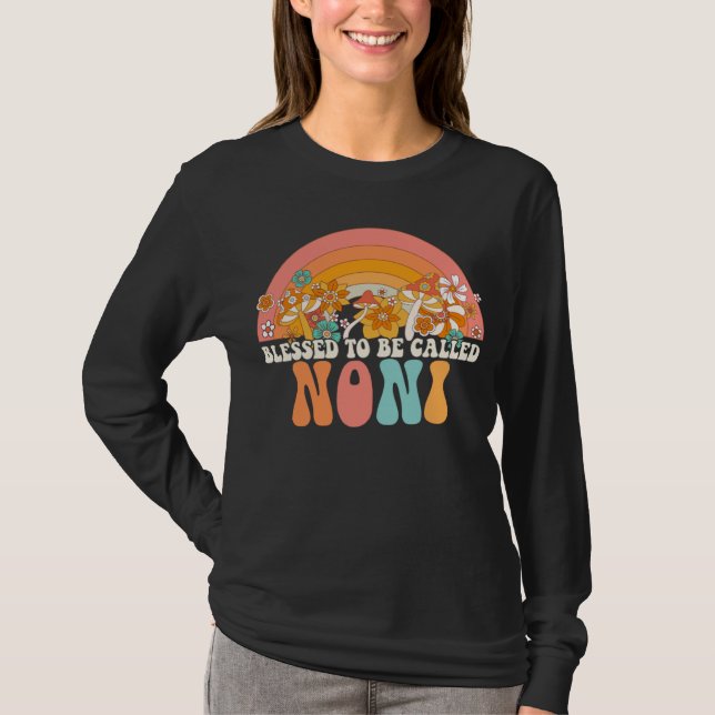 Camiseta Blessed To Be Called Noni Rainbow Groovy Hippie Mo (Anverso)