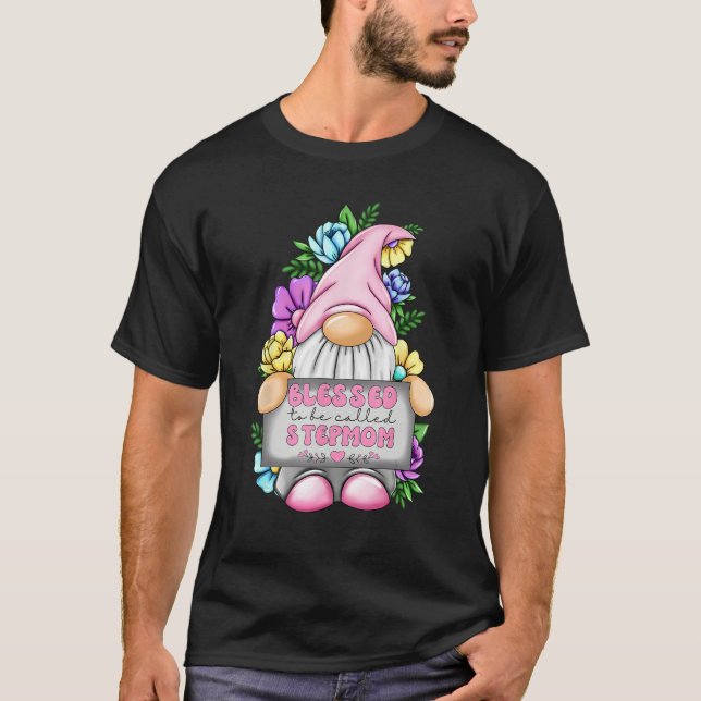 Camiseta Blessed To Be Called Stepmom Gnome Cute Girl Mothe (Anverso)