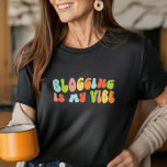 Camiseta Bloguear Groovy Retro es mi opinión, blog, blogger<br><div class="desc">Groovy 'bloguear es mi camiseta'. Es un regalo fantástico para los bloggers.</div>