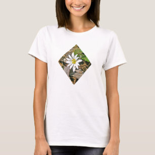 Camiseta Bloodroot Wildflower T-Shirt