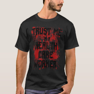 Camiseta Bloody Trust Me Soy una trabajadora de salud Scary