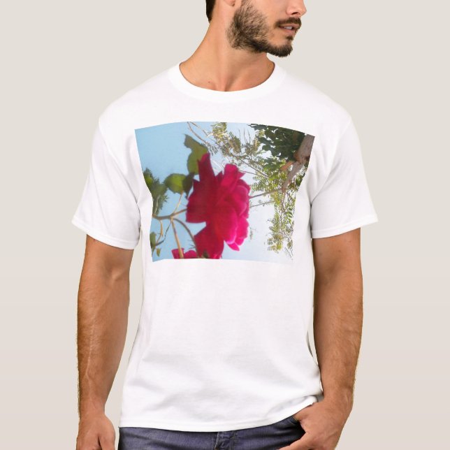 Camiseta Bloom celestial: Un Rosa contra el cielo (Anverso)
