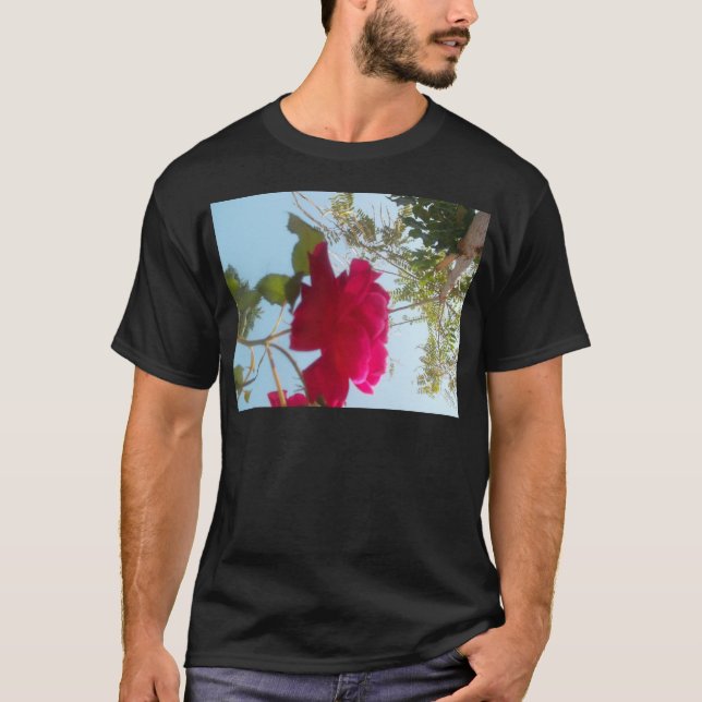 Camiseta Bloom celestial: Un Rosa contra el cielo (Anverso)