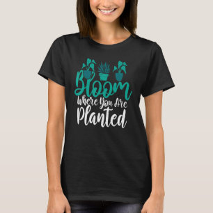Camiseta Bloom donde se ha plantado la planta de flores de
