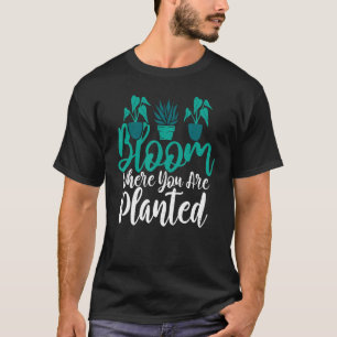 Camiseta Bloom donde se ha plantado la planta de flores de 