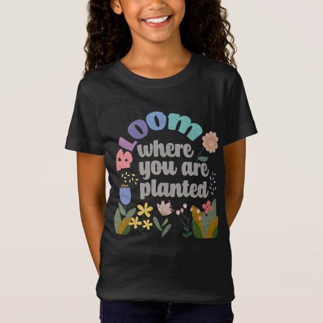Camiseta Bloom donde te plantan (Anverso)
