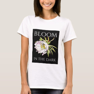 Camiseta Bloom in the Dark — Peony Flower Dark Aesthetic Ar
