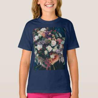 Camiseta "Blossom Bliss: Vibrante Flor Diseño Camiseta"