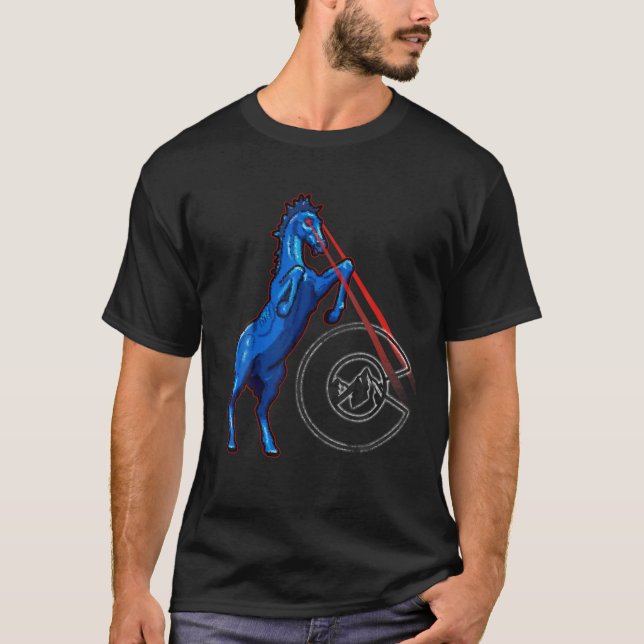 Camiseta Blucifer: Caballo de Creepy Airport Denver (Anverso)