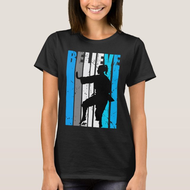 Camiseta Blue Believe Motivational Girls Karate Retro Graph (Anverso)