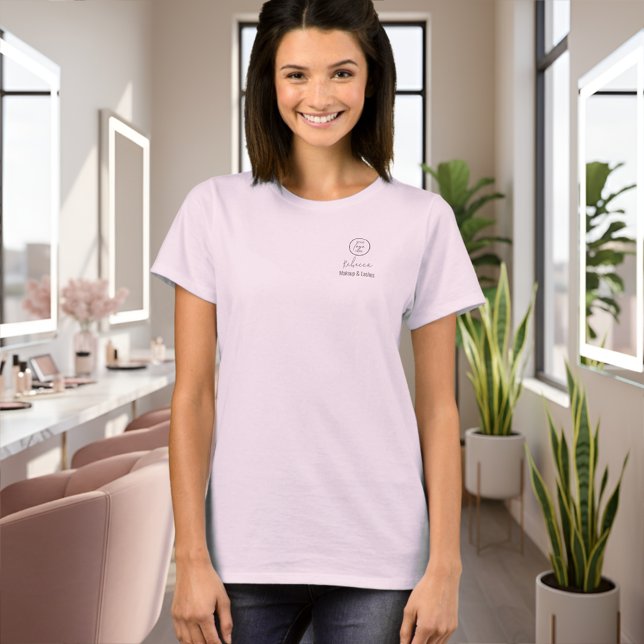 Camiseta Blush Pink Script Employee Name Makeup Studio Logo (Blush pink makeup studio employee name t-shirt design with grey-back script & modern text plus logo)