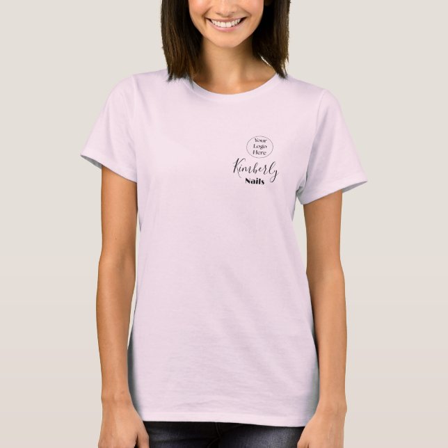 Camiseta Blush Pink Script Logo Nail Salon Staff (Anverso)