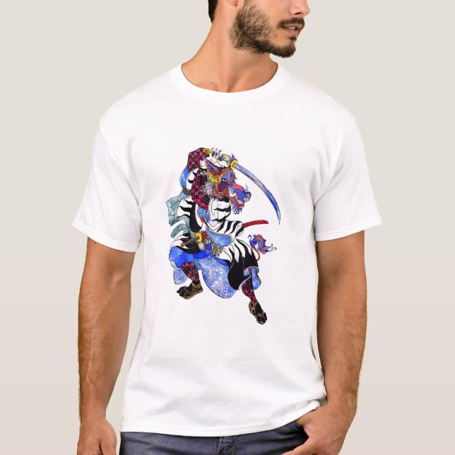 Camiseta Boar Samurai con una espada al estilo japonés (Anverso)