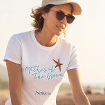 Camiseta Boda de la estrella de mar de playa madre del novi<br><div class="desc">Madera estelar del novio mar / playa / destino de la camiseta de boda con escritura de caligrafía azul acuática y texto editable. Personalízalo con el nombre de su madre.</div>