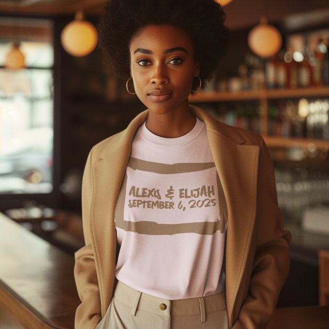 Camiseta Boda de texto marrón de noventa damas de honor (Subido por el creador)