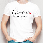 Camiseta Boda elegante de Groom<br><div class="desc">El regalo perfecto para cualquier novio, el divertido y moderno diseño cuenta con un elegante guión de tipografía "Groom" con un lindo corazón de amor rojo para todos. El diseño es fácil de personalizar con su nombre y fecha de boda establecida y será el perfecto recuerdo de su día especial....</div>
