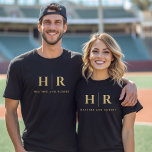 Camiseta Boda Monograma Novia Personalizada Y Groom<br><div class="desc">Celebre su unión en un estilo opulento con nuestra Boda Monograma Novia Personalizada y Camiseta Groom, una lujosa adición a su armario boda. Esta elegante pieza está diseñada para aquellos que buscan un toque de glamour, con un esquema de color negro y dorado que exuda sofisticación. El diseño minimalista de...</div>
