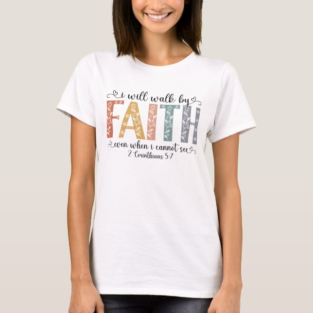 Camiseta Boho cristiano camina por la fe versículo bíblico  (Anverso)