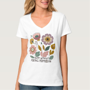 Camiseta Boho floral design with the phrase “Bloom without 