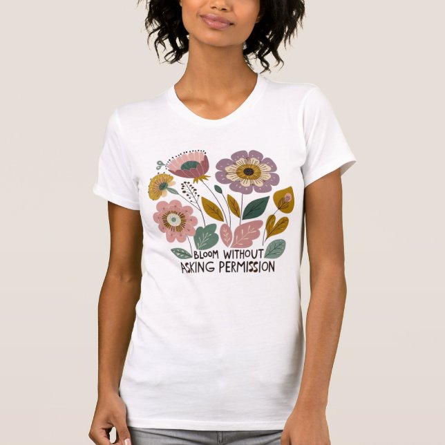 Camiseta Boho floral design with the phrase “Bloom without  (Anverso)