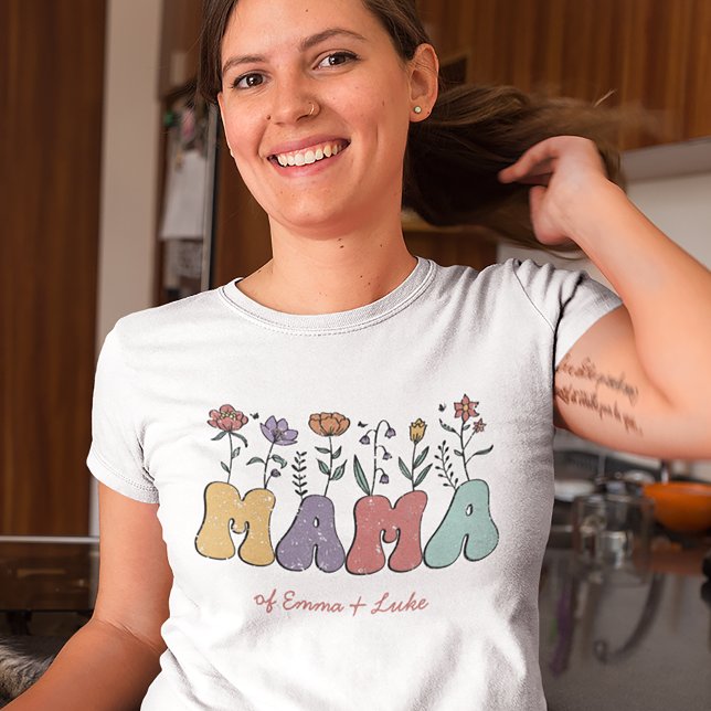 Camiseta Boho Mama escribe con flores y nombres de niños (Subido por el creador)