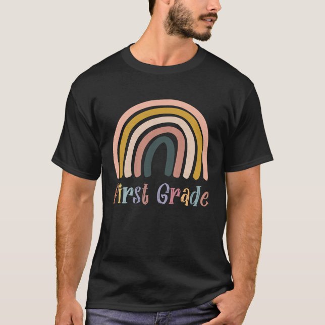 Camiseta Boho Rainbow First Day of School 2021 First Grade  (Anverso)
