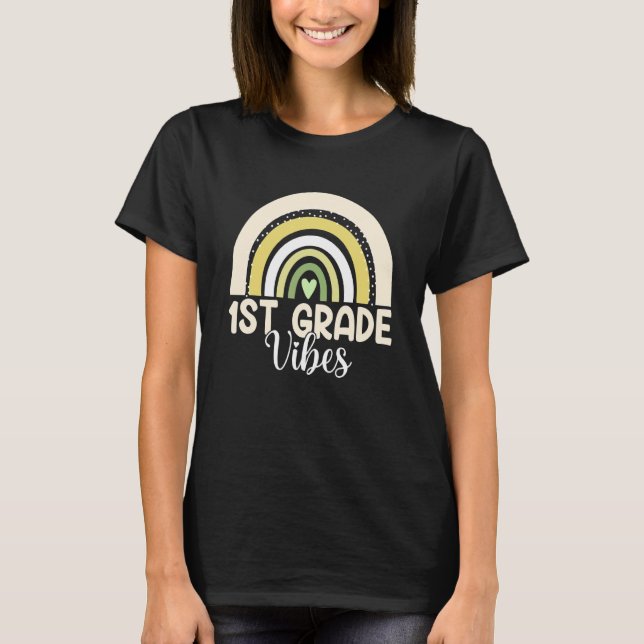 Camiseta Boho Rainbow First Grade Vibes 1st Teachers Back T (Anverso)