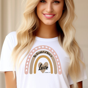 Camiseta Boho Rainbow Heart Love Bible Verse