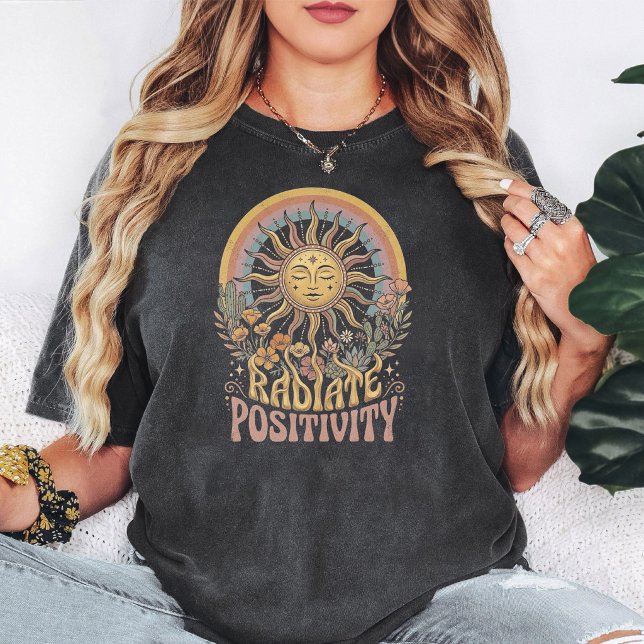 Camiseta Boho Retro Sol Con Radiar Positividad (Subido por el creador)