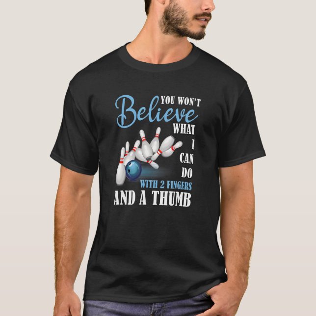 Camiseta Bolas diciendo lo que puedo hacer con dos dedos (Anverso)