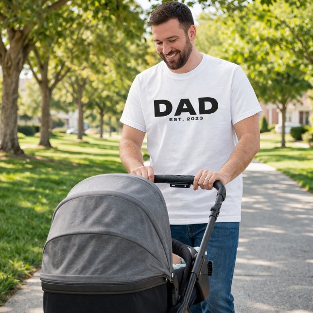 Camiseta Bold Black White Dad Established T-Shirt (Subido por el creador)