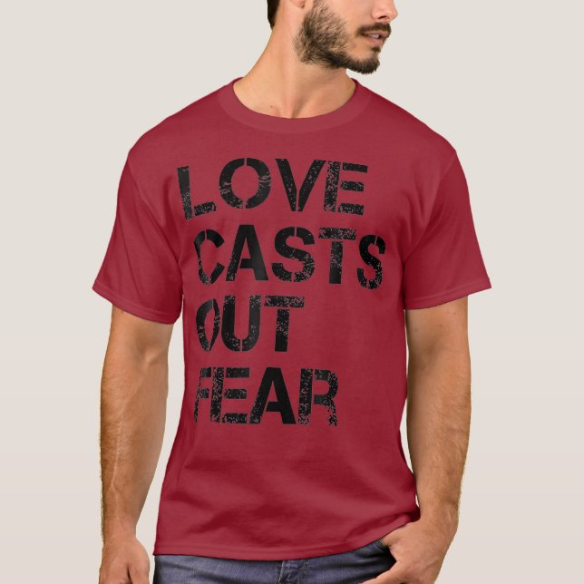 Camiseta Bold Love Casts Out Fear Cool Bible  for Men or (Anverso)