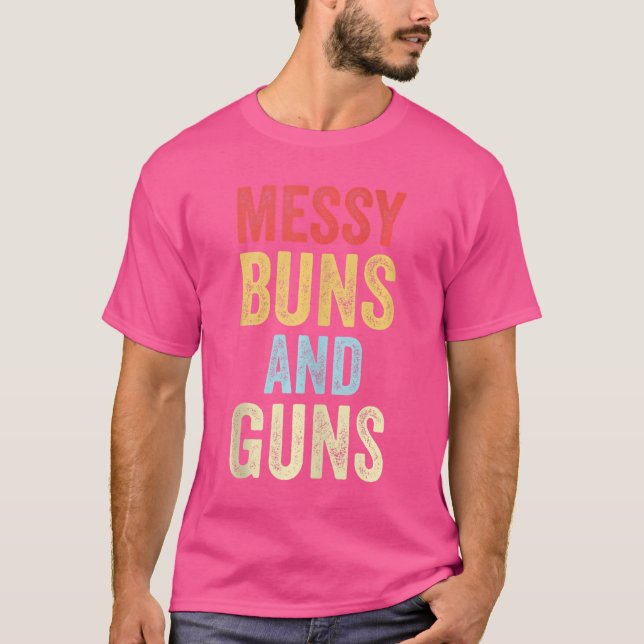 Camiseta Bollos Y Pistolas Desordenados Chica Que Ama Las A (Anverso)