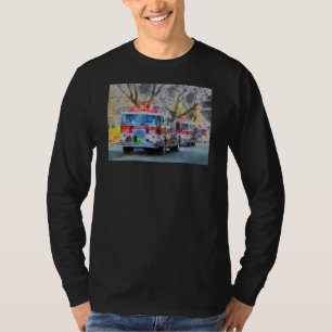 Camiseta Bomberos - línea de coches de bomberos en desfile
