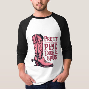 Camiseta Bonito en masa rosada mientras empuja a las vacas