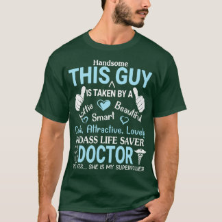Camiseta Bonito Este Tipo Es Tomado Por Un Salvavidas.
