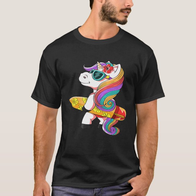 Camiseta Bonito Unicornio llevando Surfboard usando Swi Cui (Anverso)