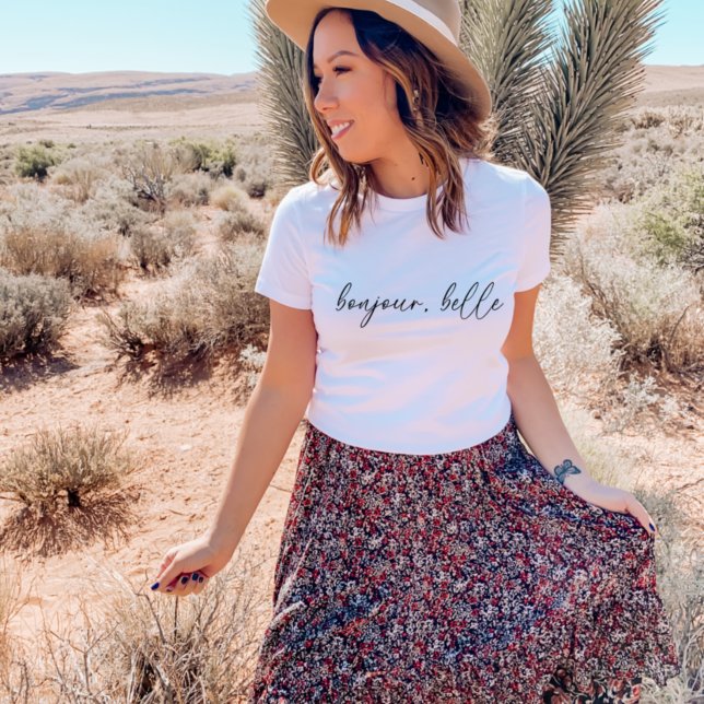 Camiseta Bonjour, Belle Hello Beautiful Women's Modern Tee (Subido por el creador)