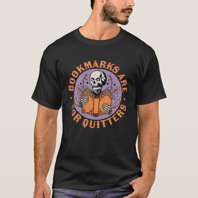 Camiseta Bookmarks are for Quitters Skeleton Reading Book B (Anverso)