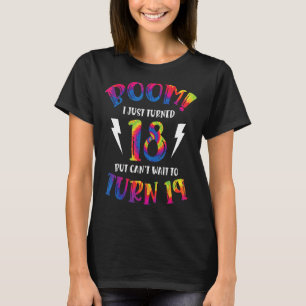 Camiseta Boom Acabo De Cumplir 18 Años Pero No Puedo Espera