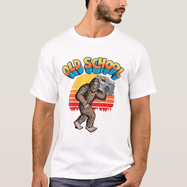 Camiseta Boombox Bigfoot Retro Radio 80S Hip-Hop Sasquatch (Anverso)